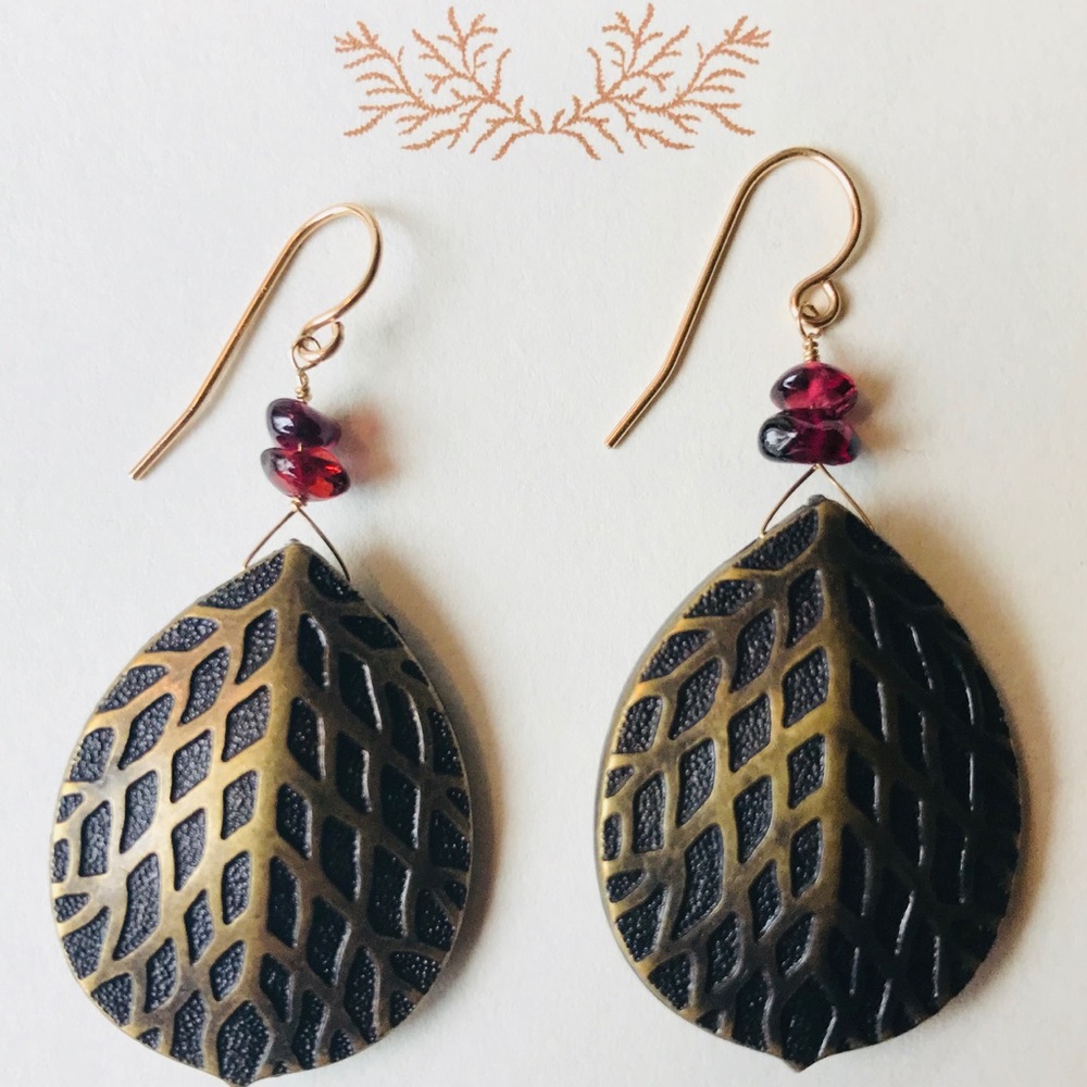 Vintage Leaf Bead Dangle Garnet Earring
